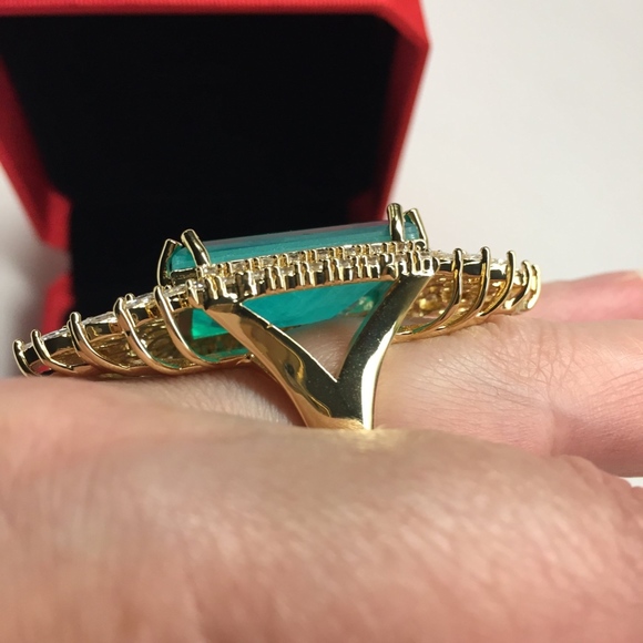 Luxury Oversized Simulated Colombian Emerald Ring Sz 7 - Picture 10 of 16